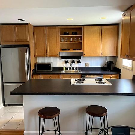 Lovely Two Bedroom Condo In South Boston Exterior photo