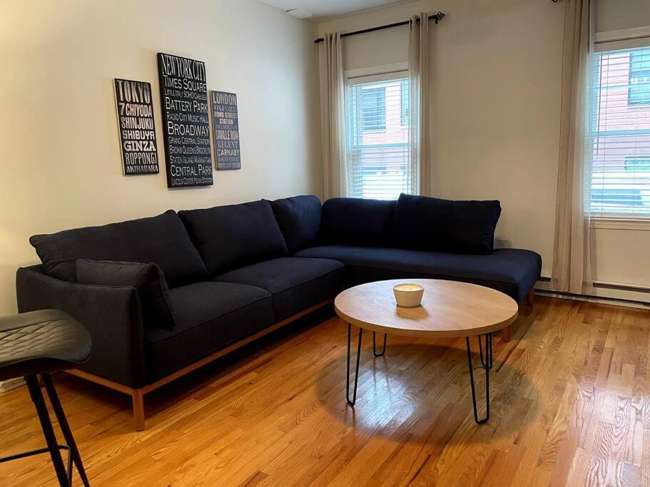 Lovely Two Bedroom Condo In South Boston Exterior photo